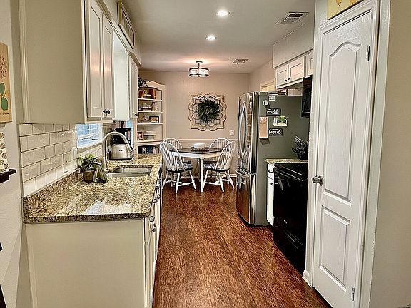 4th image of 1209 E Lambuth Ln