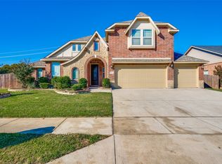 10401 Rising Knoll Ln, Fort Worth, TX 76131