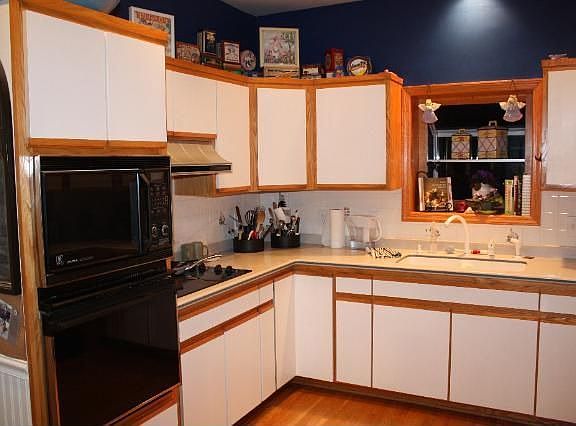 Kitchen with Hardwood Floors, and Refrigerator Stays!