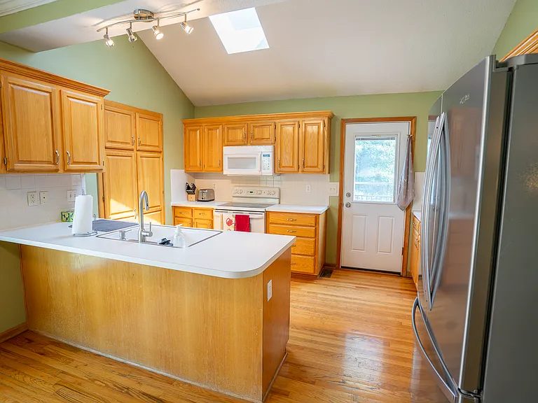 1257 SE Princeton Dr — Photo 3