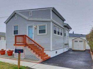 25 Sunrise Ave, Lindenhurst, NY 11757
