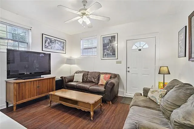 3 bed, 2.0 bath, 1333 sqft, $2,300 — Photo 3