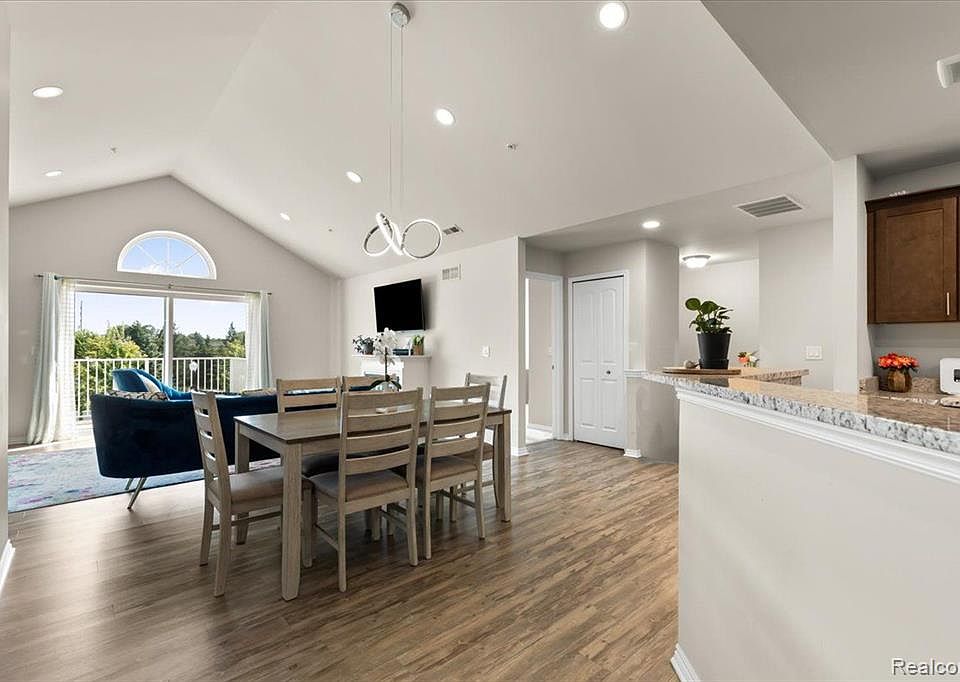 1269 W Crystal Cir Canton MI Zillow