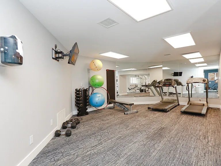 Royal Pointe — Photo 28