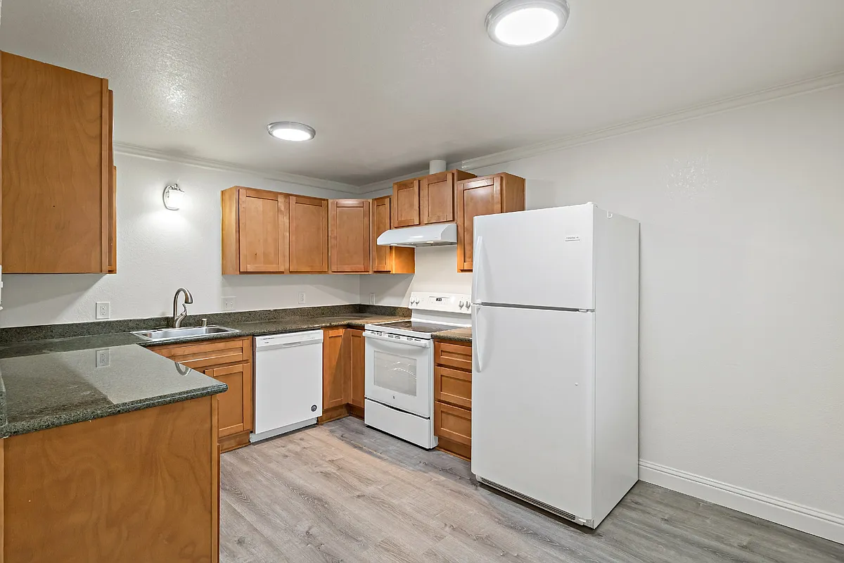 Building Photo - 120 Rodeo Ave #3