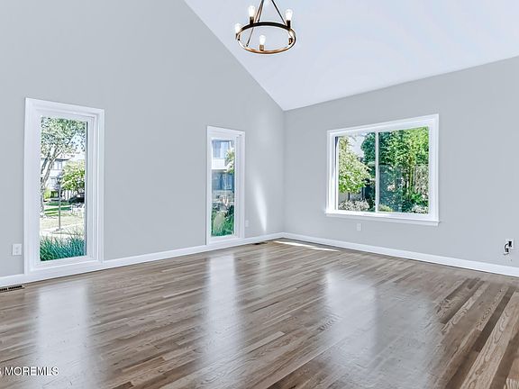 4th image of 32 Emerald Lane