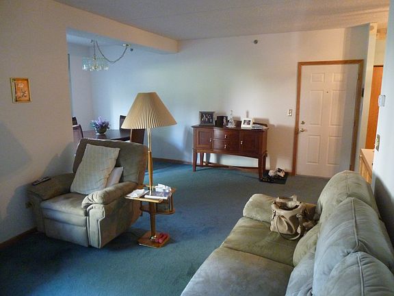 5th image of 2907 Heritage Dr APT 1B