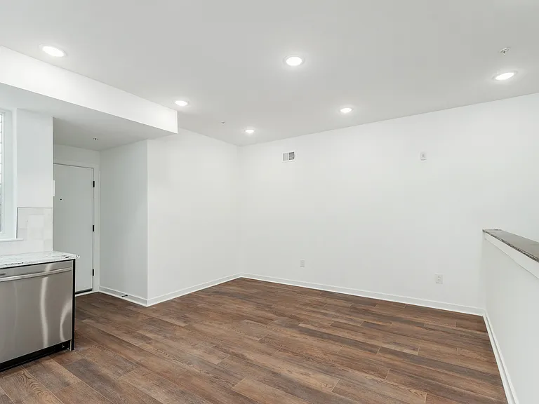608 S American St #1 — Photo 9