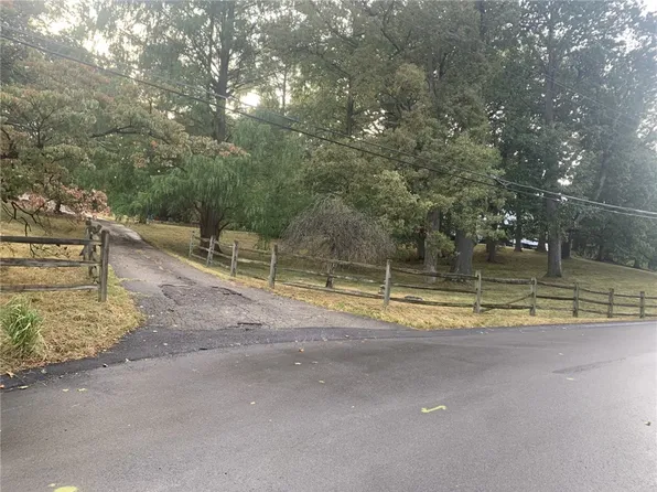 9750 Harmony Dr, Pittsburgh, PA 15237