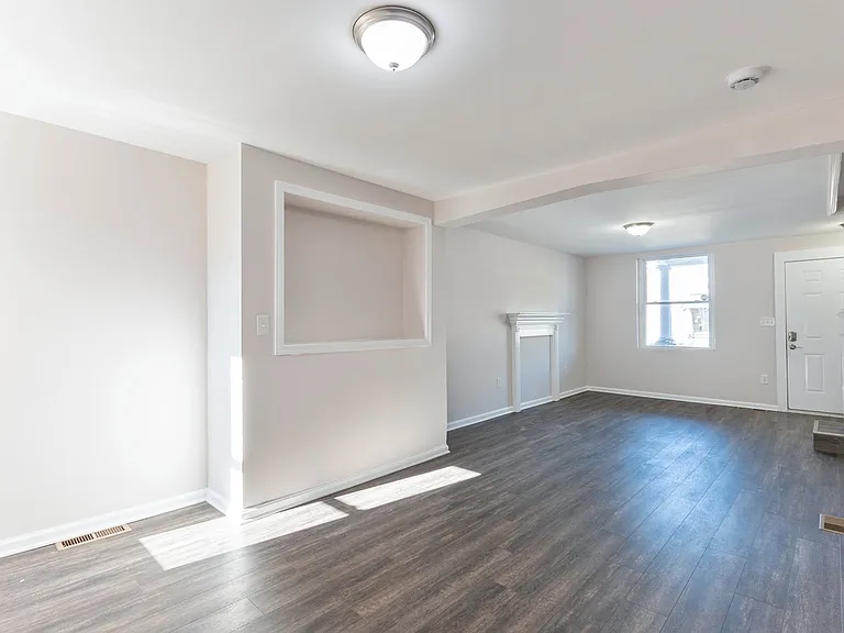 1514 N Luzerne Ave — Photo 5