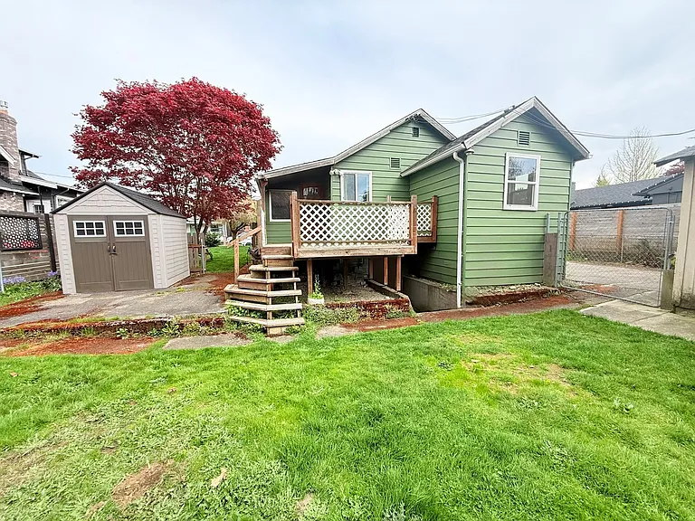3239 39th Ave SW — Photo 31