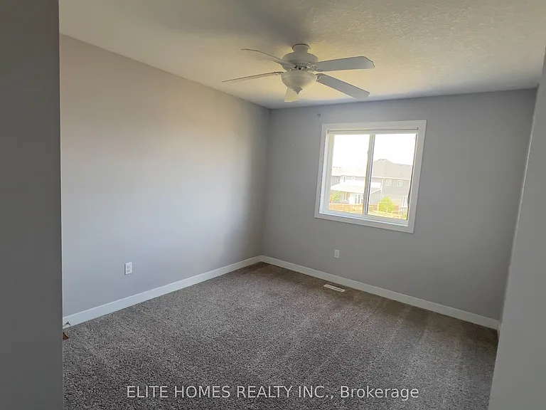 1942 Foxridge Cres — Photo 14