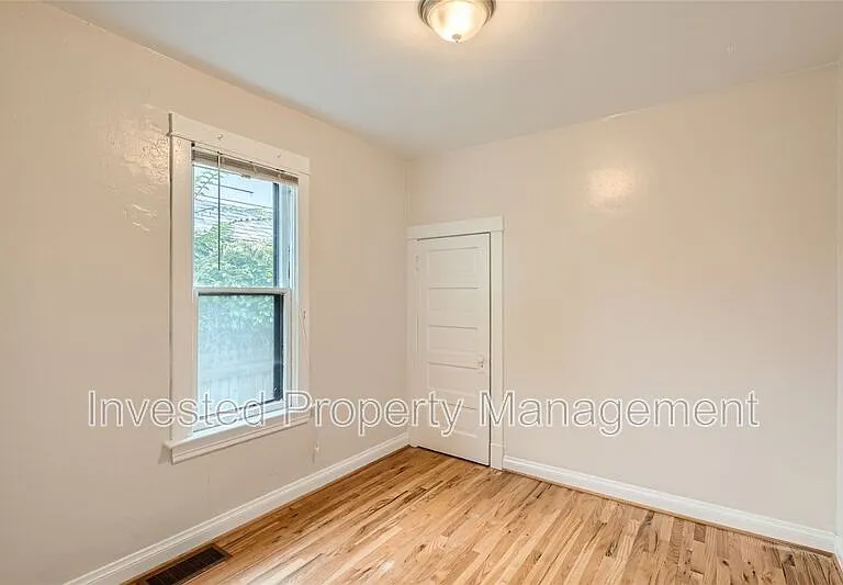 562 N Lafayette St — Photo 9