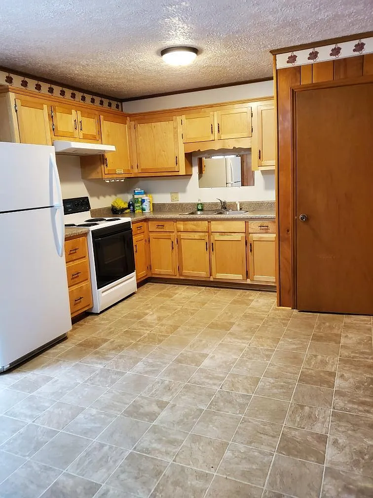 2 bed, 1.5 bath, 1028 sqft, $1,000 — Photo 3