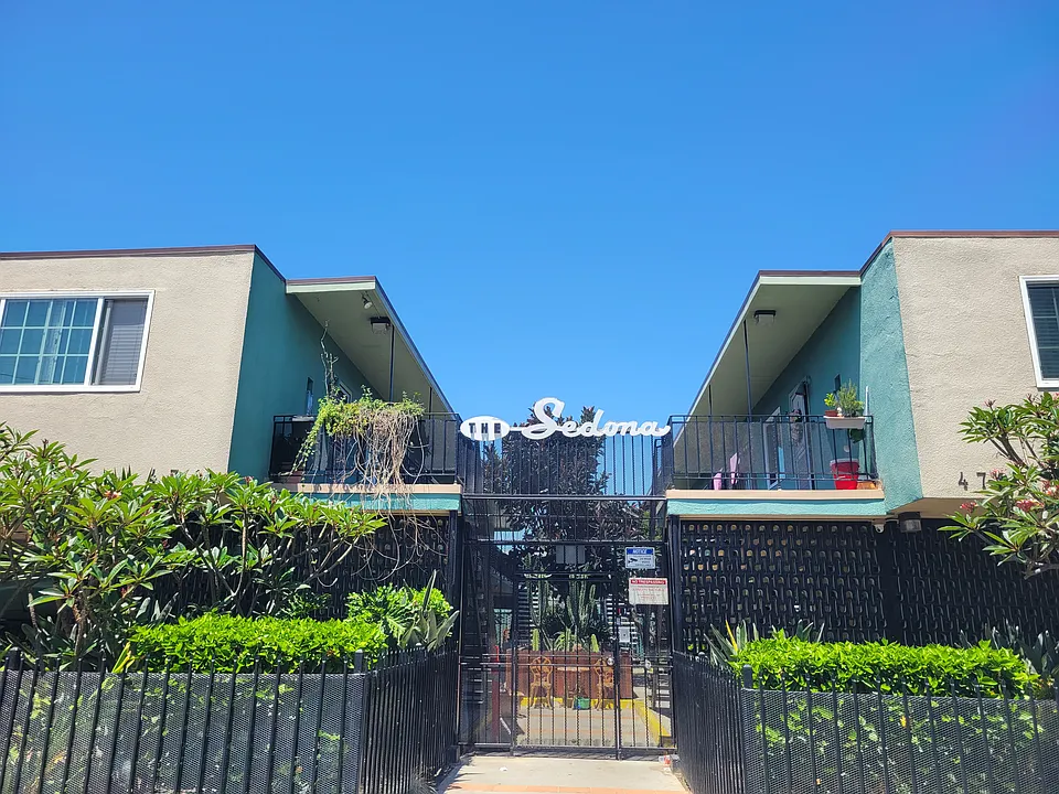 471 Saint Louis Ave #4