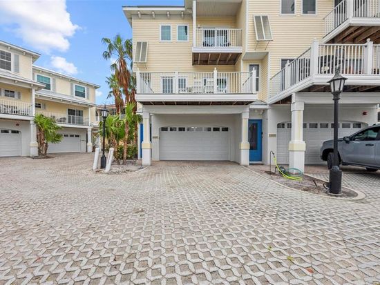 1437 Gulf Dr N, Bradenton Beach, FL 34217