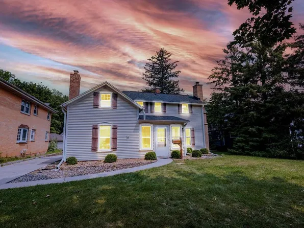 8220 Stickney AVENUE, Wauwatosa, WI 53213