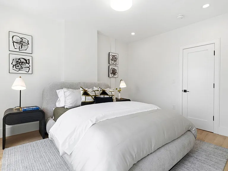 G St — Photo 15