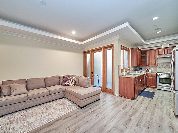 4th image of 216 N Buena Vista St Unit 109