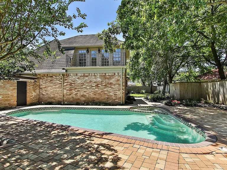 810 Herdsman Dr — Photo 46