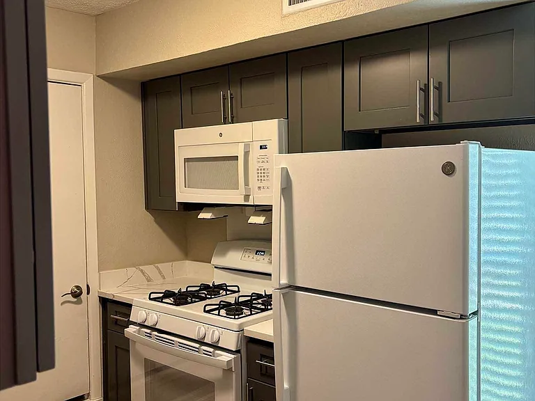 Marine Park Apartments — Photo 40
