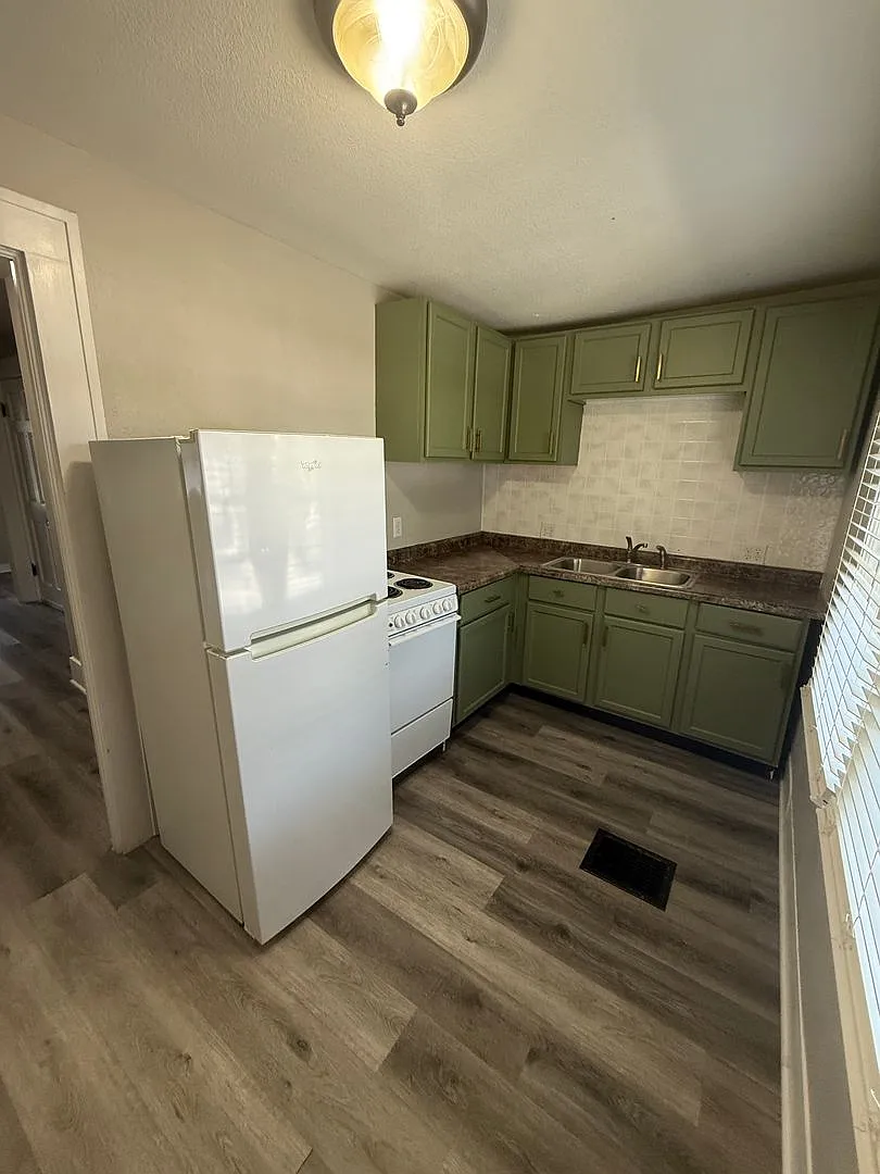 3718 S. Wayne Avenue — Photo 2