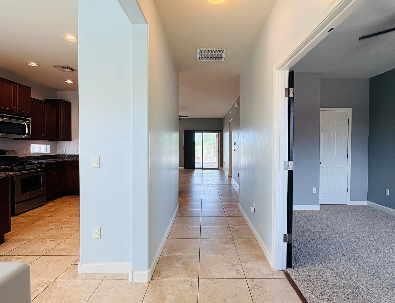 5 bed, 2.0 bath, 2020 sqft, $2,200 — Photo 4