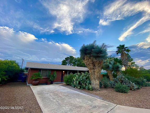 3rd image of 2542 E La Cienega Dr