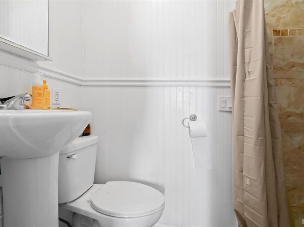 fort-wayne-indiana-73110350 picture