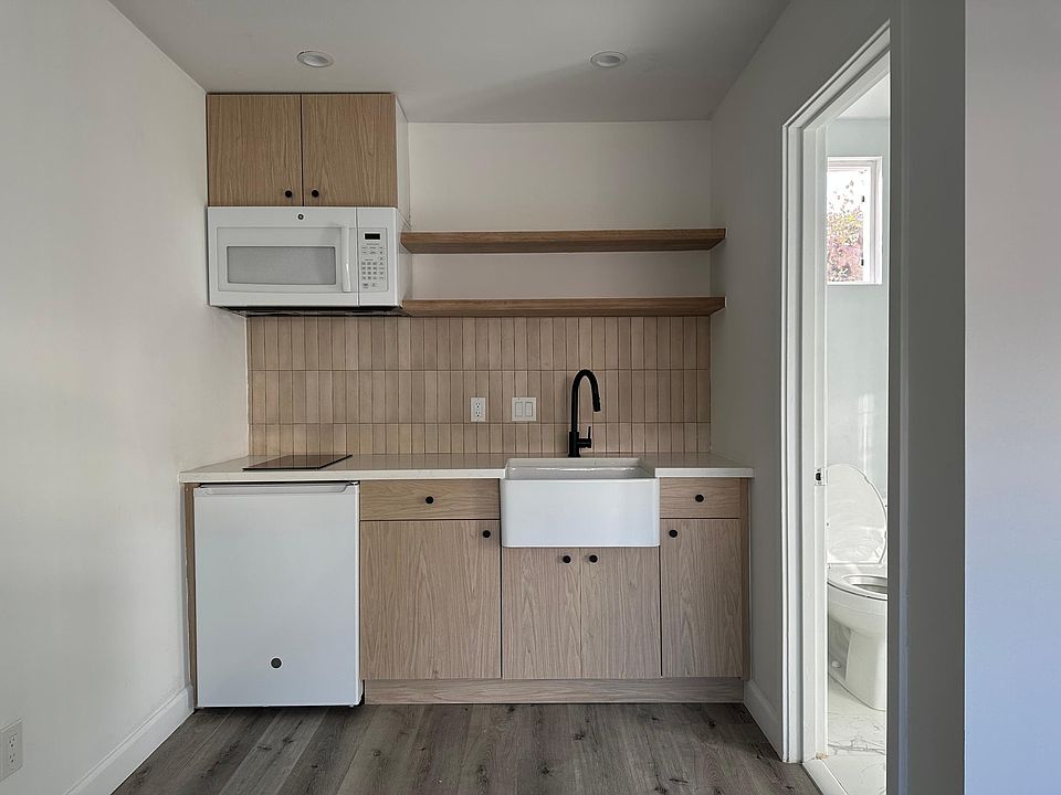 1st image of 3490 Redwood Ave