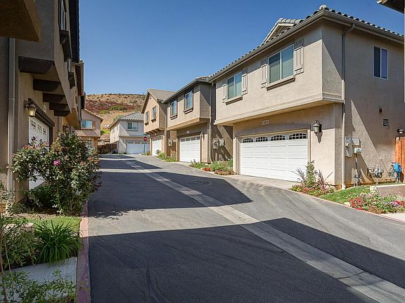 3rd image of 14070 Carlton Ln