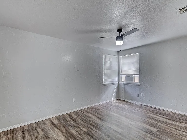 1904 Cherry Ln — Photo 13