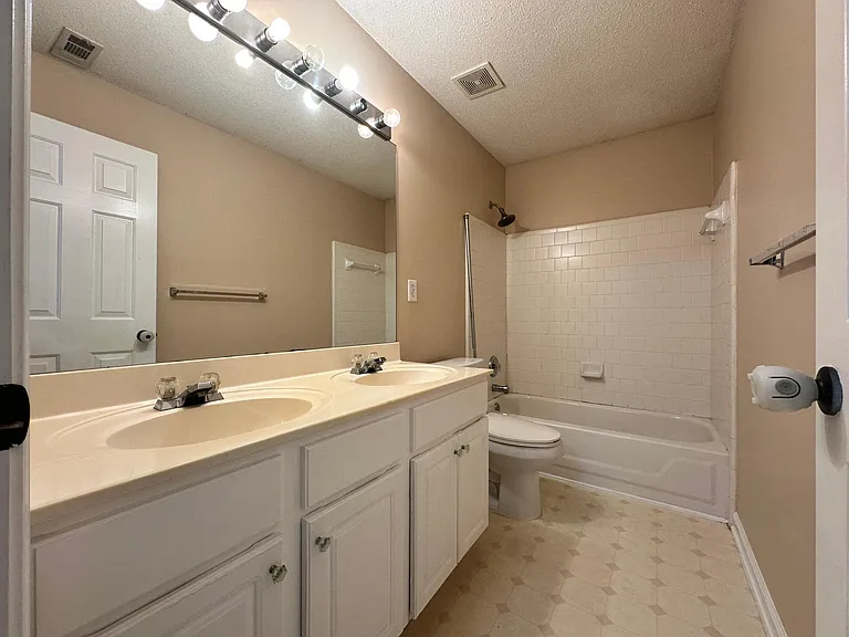 4208 Pentworth Ln NW — Photo 23