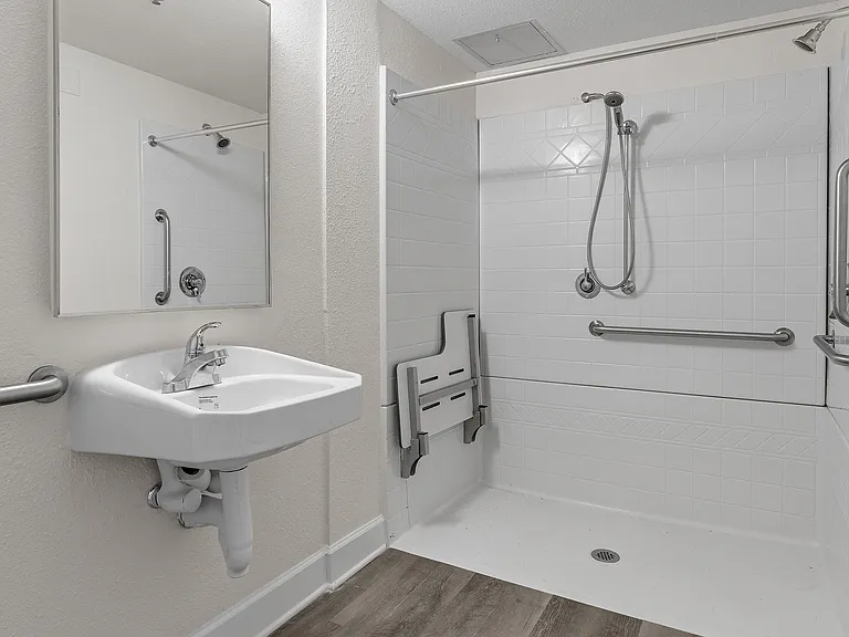 Fairmont Tower Apartments — Photo 20