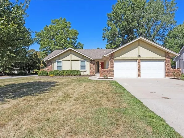 1014 SE 3rd Ter, Lees Summit, MO 64063