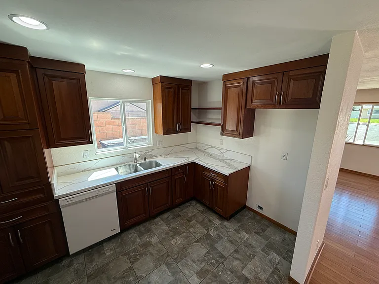 15502 Eliot Cir — Photo 13