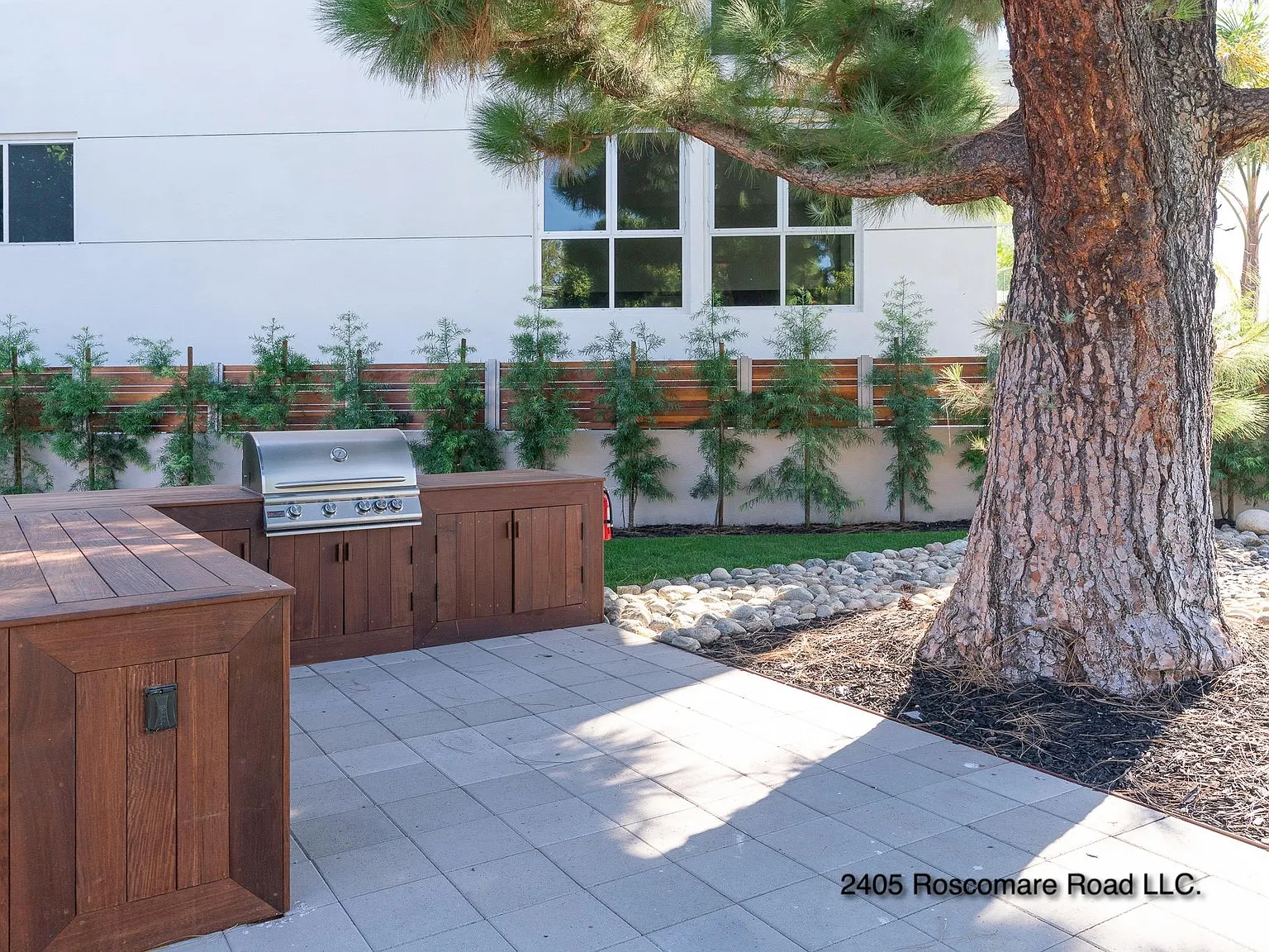 The Roscomare Apartments — Photo 3