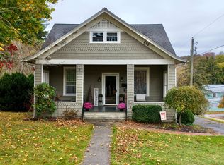 141 Walnut St, Ronceverte, WV 24970