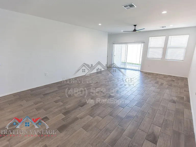 1330 W Hess Ave — Photo 28