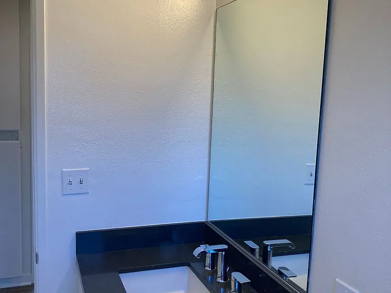 570 N Los Robles Ave — Photo 53
