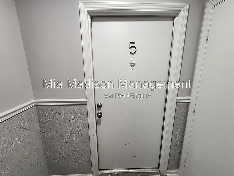 111 E Mell St #5 — Photo 3