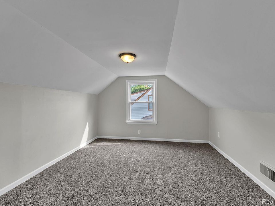 32239 Chester St, photo 24