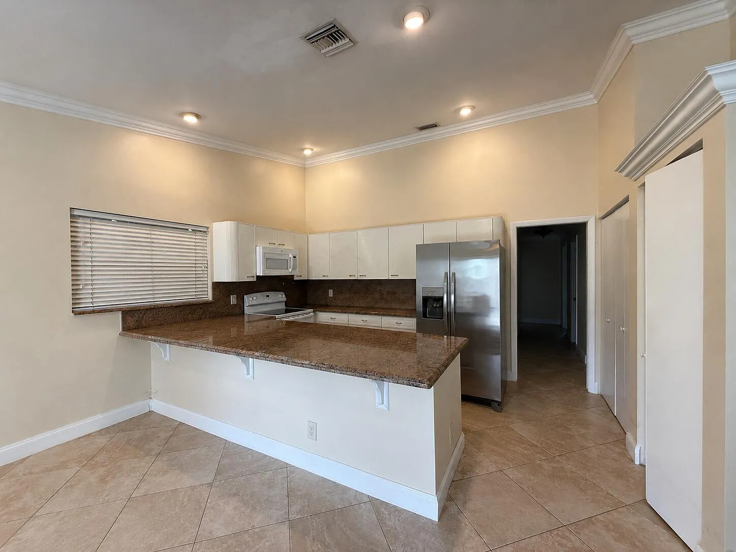 4 bed, 2.0 bath, 2074 sqft, $4,900 — Photo 3