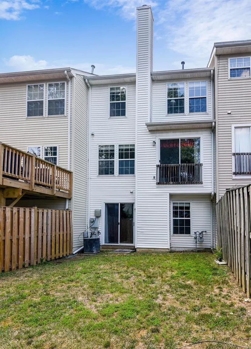 2 bed, 2.5 bath, 2068 sqft, $2,500 — Photo 3