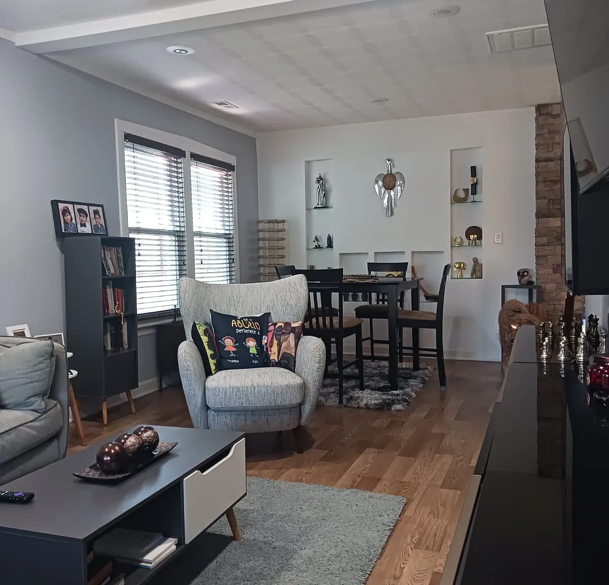 2 bed, 1000 sqft, $1,875 — Photo 3