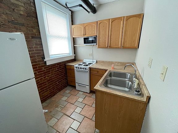 5th image of 202 E Jefferson St #28