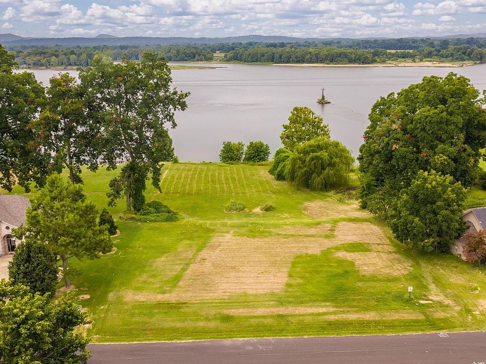 1st image of 20 River Road Dr W
