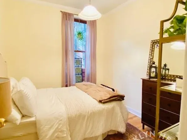 317 Hicks Street image 7 of 9