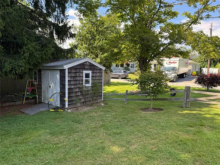 41 Dudley Ave — Photo 32