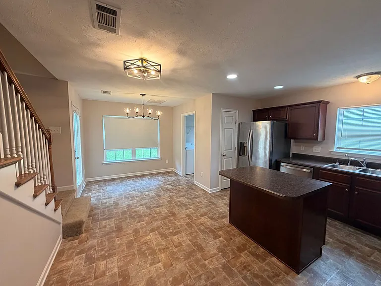 217 Neal Ave — Photo 8